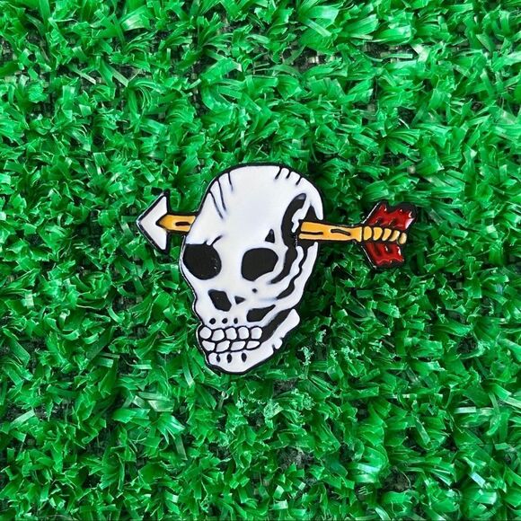 Skull & Arrow Enamel Pin/ Brooch Lapel - Picture 6 of 6